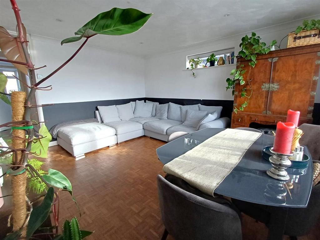 South Facing Lounge