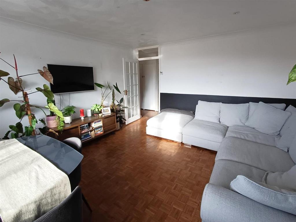South Facing Lounge