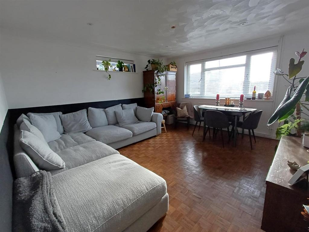 South Facing Lounge