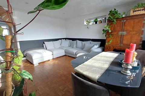 2 bedroom flat for sale, South Coast Road, Telscombe Cliffs, Peacehaven