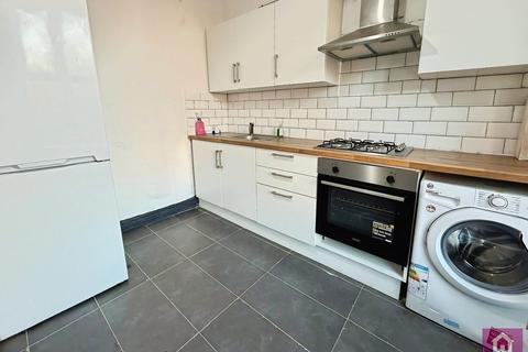 4 bedroom flat to rent, Wilmslow Road, Manchester, Greater Manchester, M14