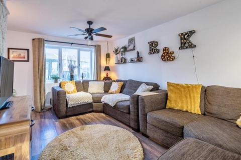 3 bedroom terraced house for sale, Brompton Crescent,  Aylesbury,  HP19