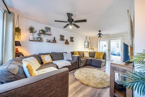 3 bedroom terraced house for sale, Brompton Crescent,  Aylesbury,  HP19