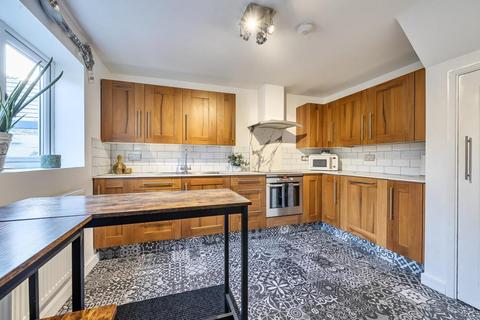3 bedroom terraced house for sale, Brompton Crescent,  Aylesbury,  HP19