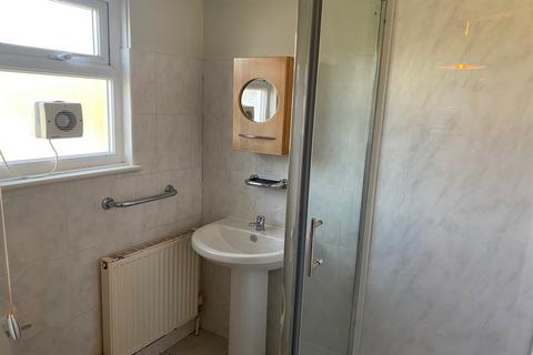 2 bedroom flat to rent, Alum Chine House, BH4