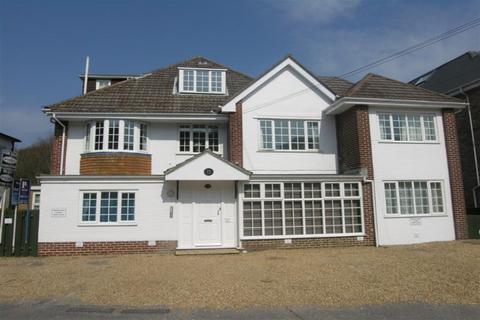 2 bedroom flat to rent, Alum Chine House, BH4