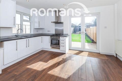 2 bedroom semi-detached house to rent, Bois Hall Road, Addlestone, KT15