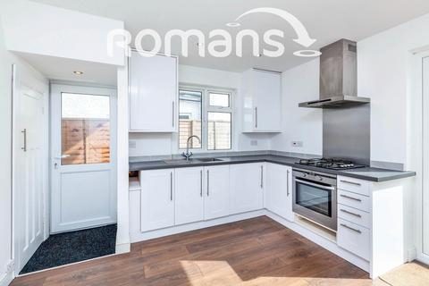 2 bedroom semi-detached house to rent, Bois Hall Road, Addlestone, KT15