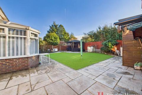 6 bedroom semi-detached house for sale, Cavendish Avenue, Hornchurch