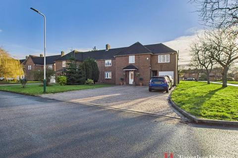 6 bedroom semi-detached house for sale, Cavendish Avenue, Hornchurch