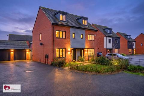3 bedroom semi-detached house for sale, Perry Gardens, Shirley B90