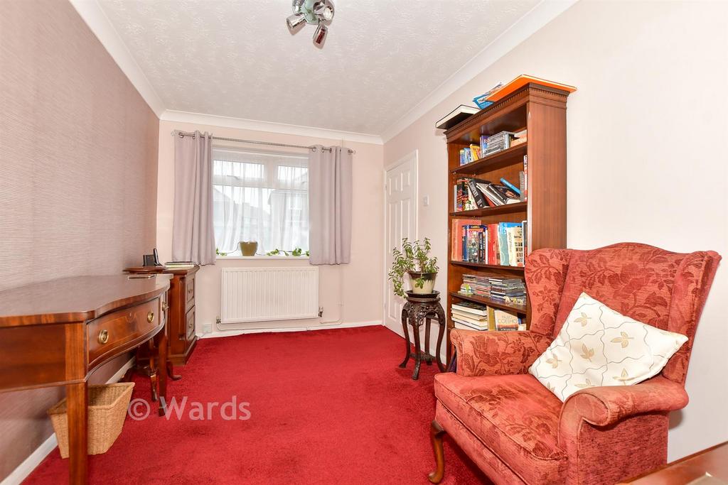 Bedroom/ Study