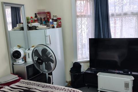 1 bedroom in a house share to rent, Mayville Road, Ilford IG1