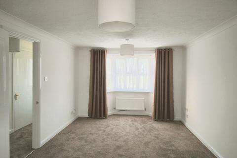 3 bedroom semi-detached house to rent, Harris Close, Romford, RM3