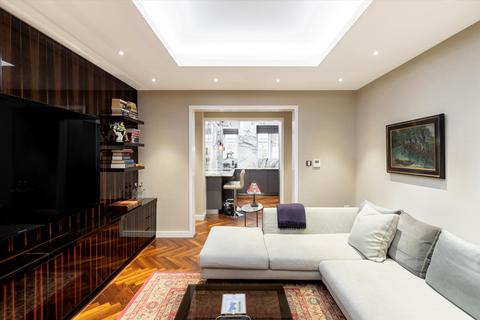 undefined, Chesterfield Gardens, Mayfair, London, W1J