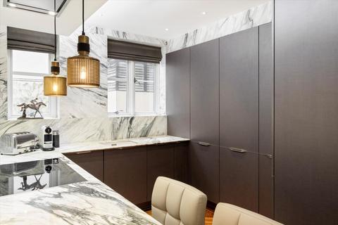 undefined, Chesterfield Gardens, Mayfair, London, W1J