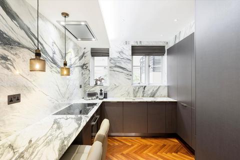 1 bedroom flat for sale, Chesterfield Gardens, Mayfair, London, W1J