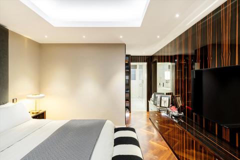 1 bedroom flat for sale, Chesterfield Gardens, Mayfair, London, W1J