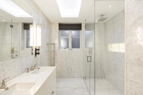 1 bedroom flat for sale, Chesterfield Gardens, Mayfair, London, W1J