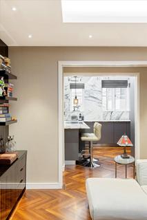 1 bedroom flat for sale, Chesterfield Gardens, Mayfair, London, W1J