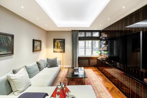 1 bedroom flat for sale, Chesterfield Gardens, Mayfair, London, W1J