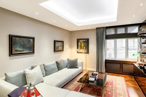 1 bedroom flat for sale, Chesterfield Gardens, Mayfair, London, W1J