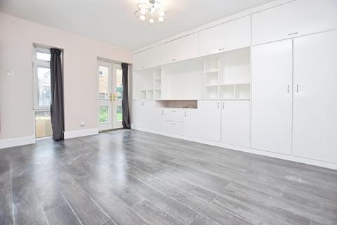 1 bedroom flat to rent, Gregory Road, Romford, RM6