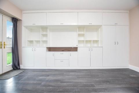 1 bedroom flat to rent, Gregory Road, Romford, RM6