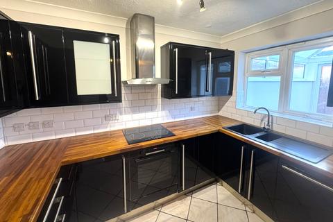 undefined, Maidenbower RH10