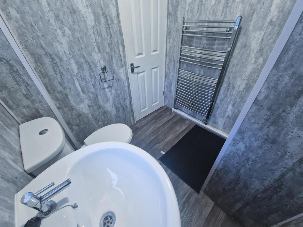 Ensuite 2c.jpg