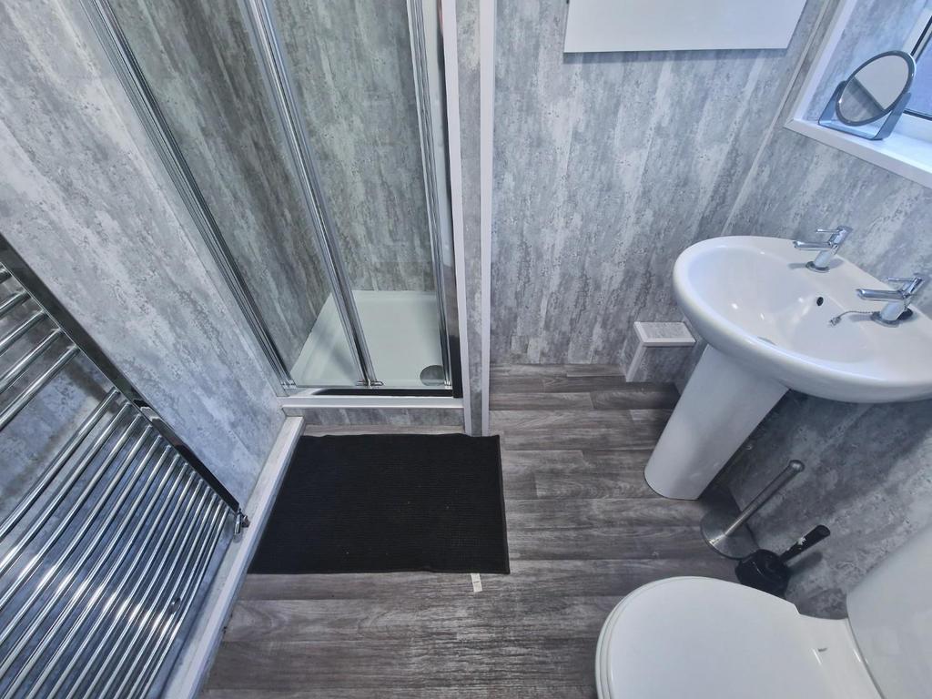 Ensuite 2b.jpg