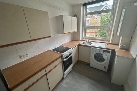 1 bedroom flat for sale, Wharncliffe Road, Bournemouth, Spacious FF Flat in Gated Development