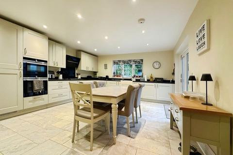 4 bedroom detached house for sale, Woodville Road, Swadlincote DE11