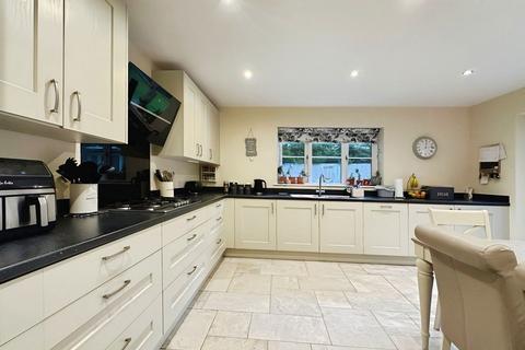 4 bedroom detached house for sale, Woodville Road, Swadlincote DE11