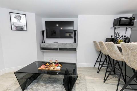 1 bedroom apartment to rent, Approach Road, Ashley Cross