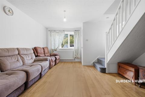 3 bedroom semi-detached house to rent, Langdale Drive, Colchester CO4