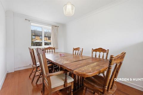 3 bedroom semi-detached house to rent, Langdale Drive, Colchester CO4