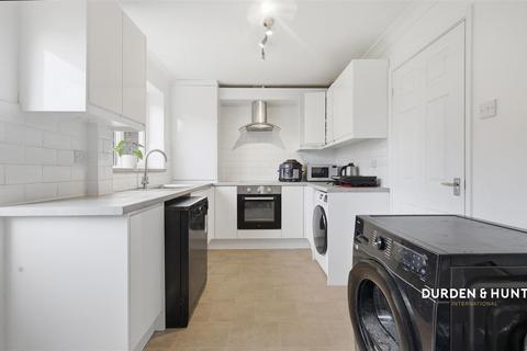 3 bedroom semi-detached house to rent, Langdale Drive, Colchester CO4