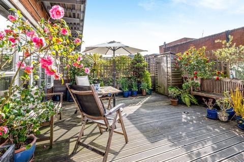 2 bedroom flat for sale, The Broadway, Crouch End, London, N8
