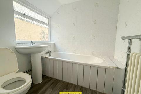2 bedroom terraced house to rent, Althorp Road Luton LU3 1JY