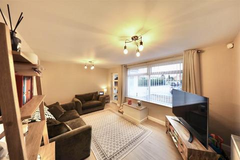 4 bedroom semi-detached house for sale, St. Andrews Way, Hull