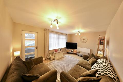 4 bedroom semi-detached house for sale, St. Andrews Way, Hull