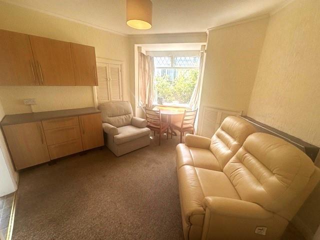 74 Hartington Rd new lounge2 25.jpg
