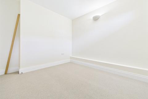2 bedroom apartment to rent, London Road, Middlesex