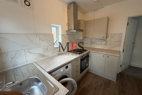 2 bedroom maisonette to rent, Greenway Gardens, Greenford, UB6