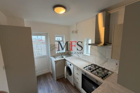 2 bedroom maisonette to rent, Greenway Gardens, Greenford, UB6