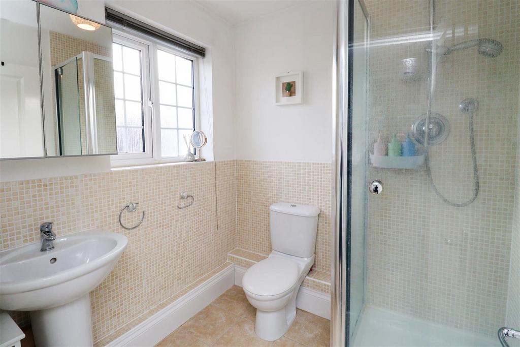 En-Suite (Bedroom 2)
