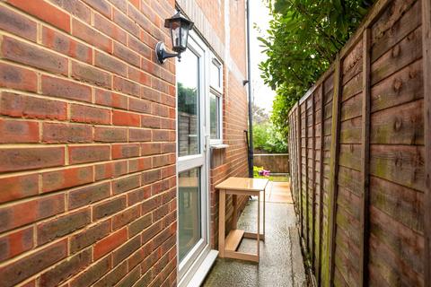 2 bedroom end of terrace house for sale, Sherwood Crescent, Reigate, RH2