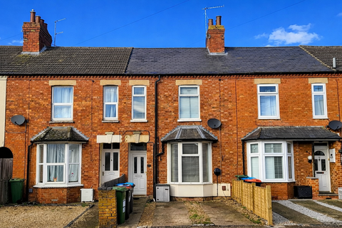 2 bedroom terraced house for sale, Wolverton Road, Newport Pagnell