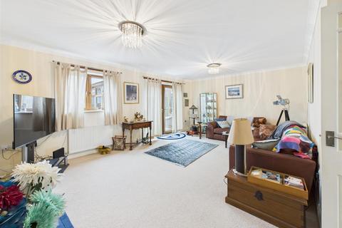 3 bedroom semi-detached house for sale, Clos Albion, Llandeilo
